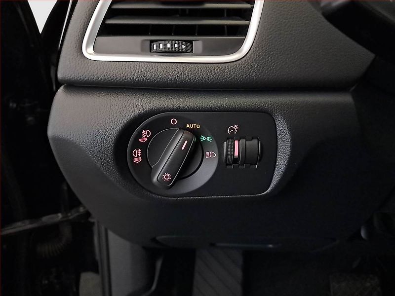 Audi Q3 (2012) 2.0 TDI, 4X4, Automat - fotka 23 z 24