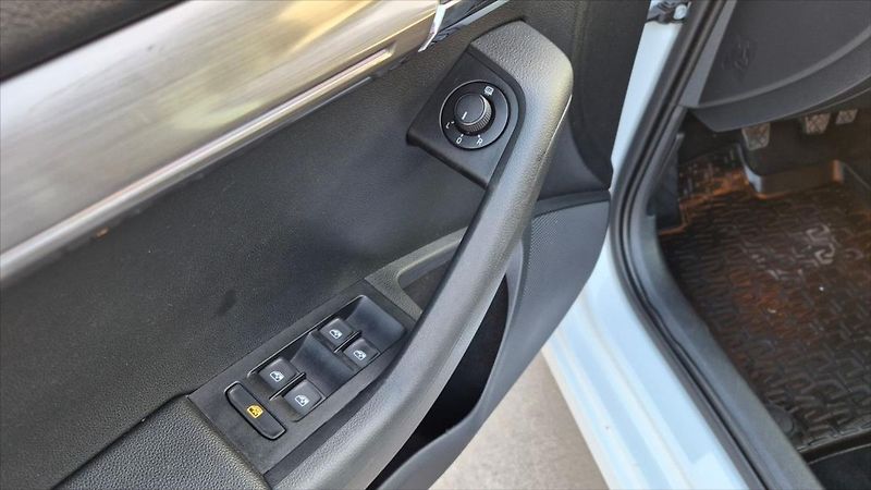 Škoda Octavia 1,5 TSI 110Kw STYLE ČR DPH - fotka 17 z 23