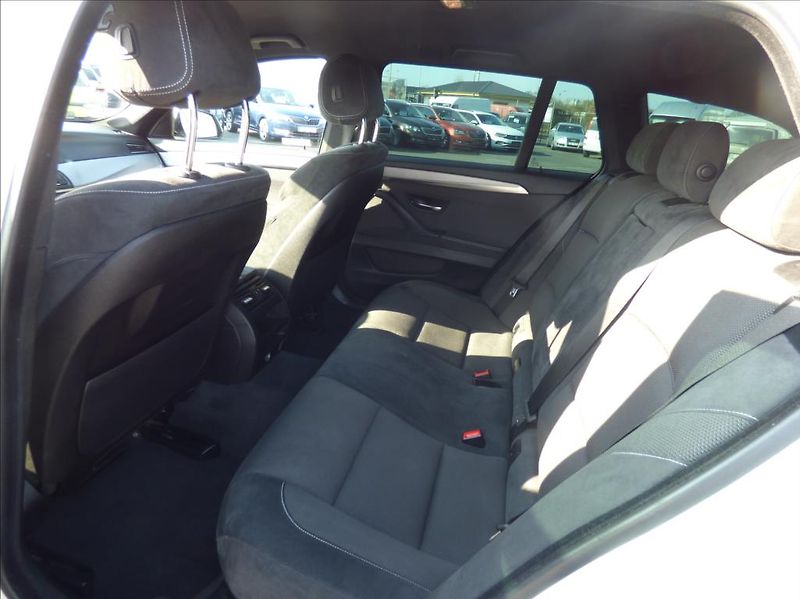 BMW Řada 5 2,0 525xd  M-Paket - fotka 37 z 42