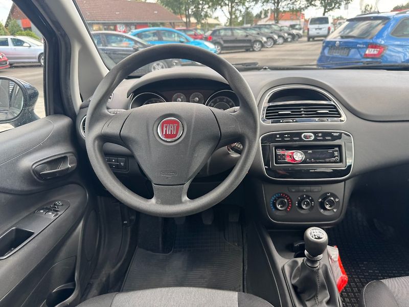 Fiat Punto (2015) 1.2i 51kW - fotka 18 z 29