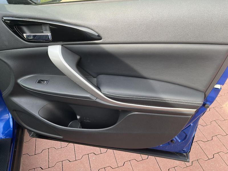 Mitsubishi Eclipse Cross 2.4 PHEV 4x4 - fotka 17 z 32