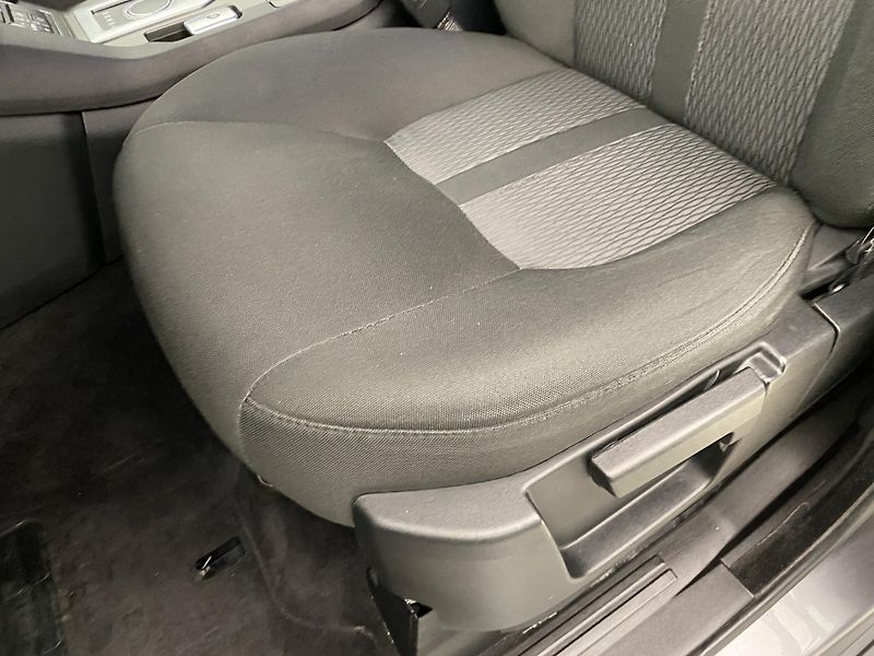 Land Rover Discovery 3.0 TDV6 S AWD AUT REZERVACE - fotka 25 z 41