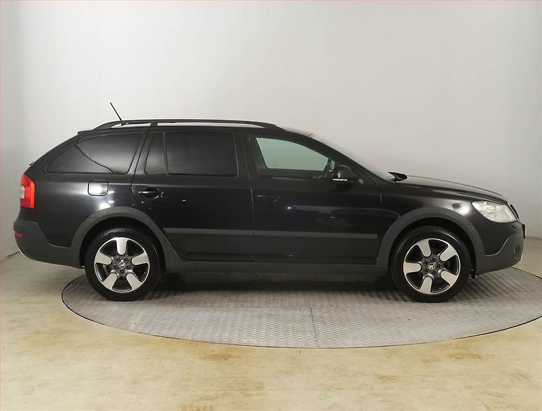 Škoda Octavia (2013) Scout 2.0 TDI, 4X4, Xenony - fotka 6 z 22