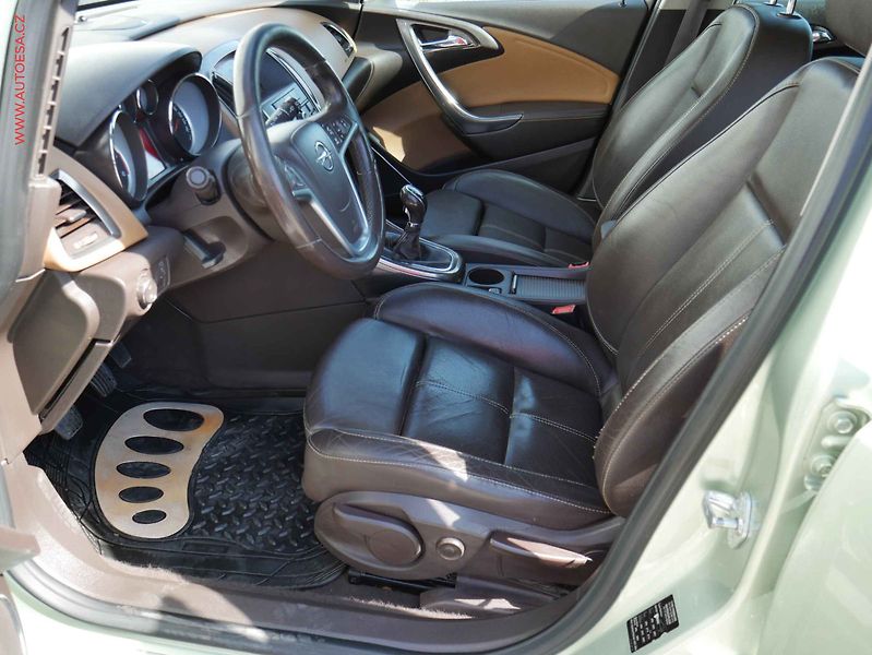 Opel Astra (2011) 1.7 CDTI, Klima, AC - fotka 9 z 19