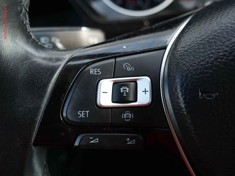 Volkswagen Touran (2019) 2.0TDi, DSG, navi - fotka 14 z 18