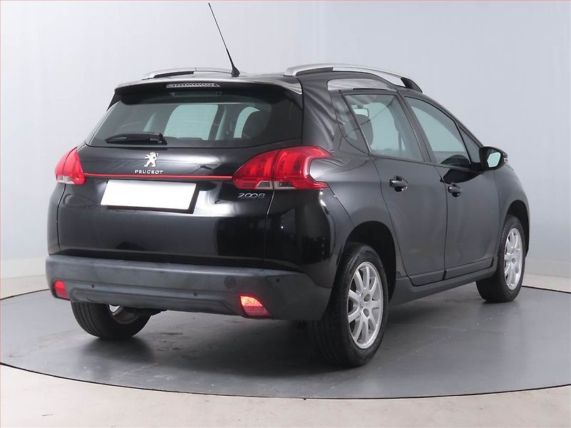 Peugeot 2008 (2016) Active 1.2 PureTech - fotka 5 z 13