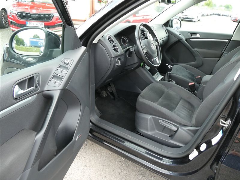 Volkswagen Tiguan 2,0 TDi 130kW Sport 4x4,TZ,nav - fotka 13 z 50
