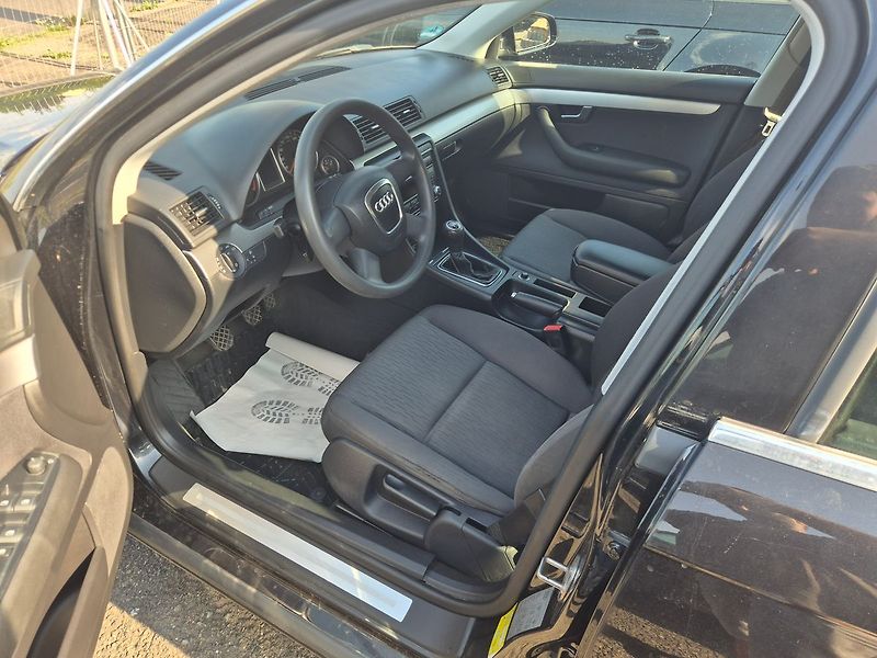 Audi A4 (2007) 1.6MPi 75kw, tažné, pěkná - fotka 9 z 24