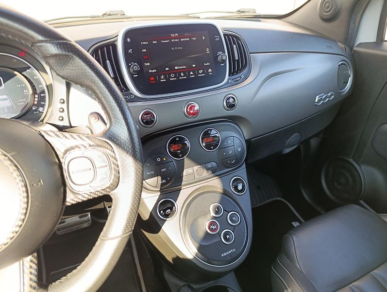 Fiat 500 ABARTH 121kW AKRAPOVIČ - fotka 24 z 32