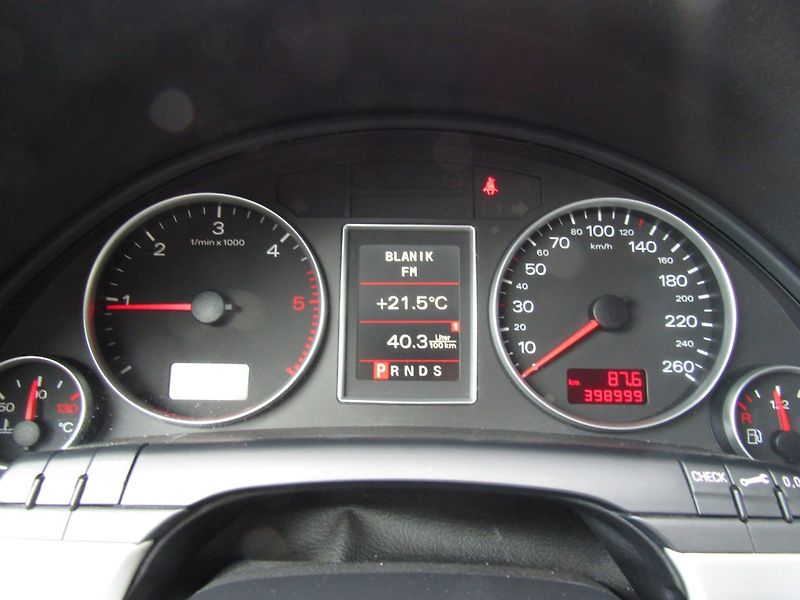 Audi A4 (2006) Avant 2.0 TDI 103kW AUTOMAT - fotka 26 z 33