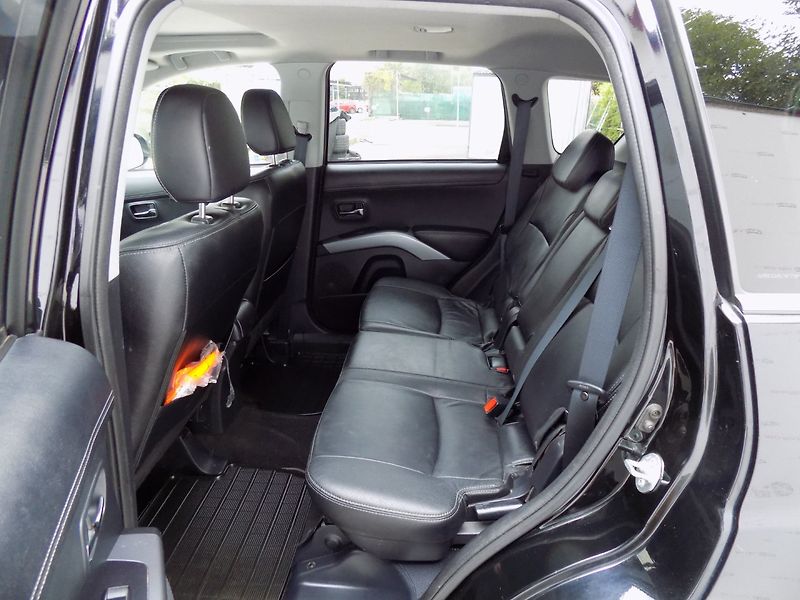 Mitsubishi Outlander (2012) 2.2DI-D/AWD/1.Maj.ČR/7.míst/ - fotka 11 z 45