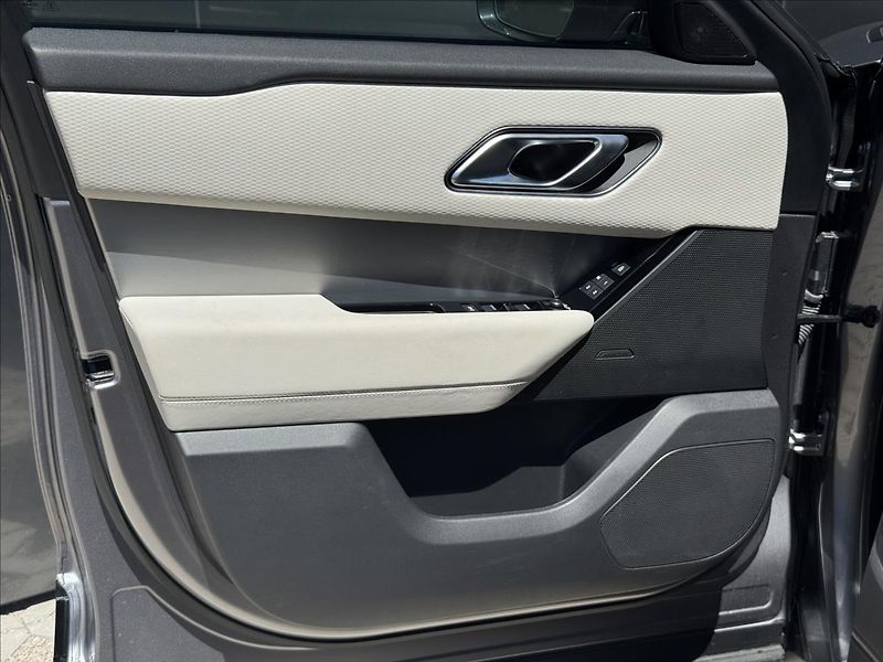 Land Rover Range Rover Velar 3,0 D300 R-DYNAMIC SE AWD DPH - fotka 31 z 36