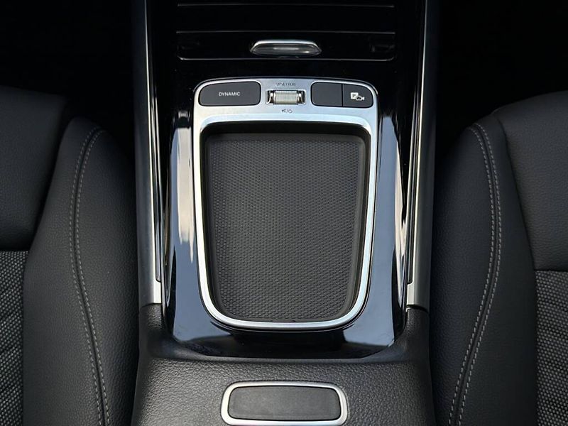 Mercedes-Benz GLA (2025) 200 d 4M - fotka 15 z 27