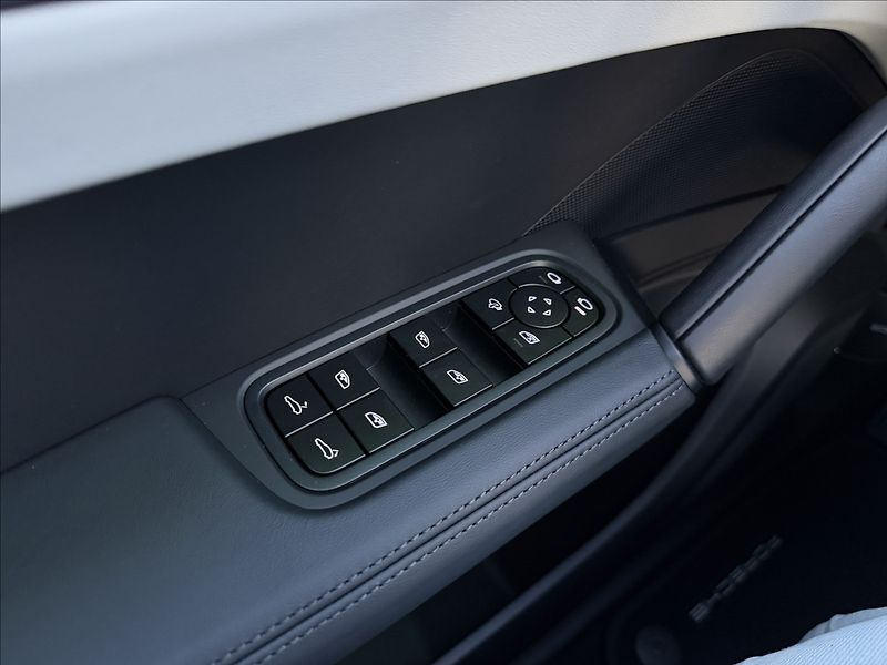Porsche Cayenne E3 II Coupe Black Edition - fotka 25 z 37