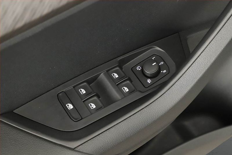 Škoda Karoq (2025) 1.5 TSI, Top Selection - fotka 17 z 18