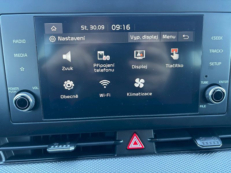 Kia Sportage (2022) 1.6 T-GDI 110kW - fotka 21 z 35