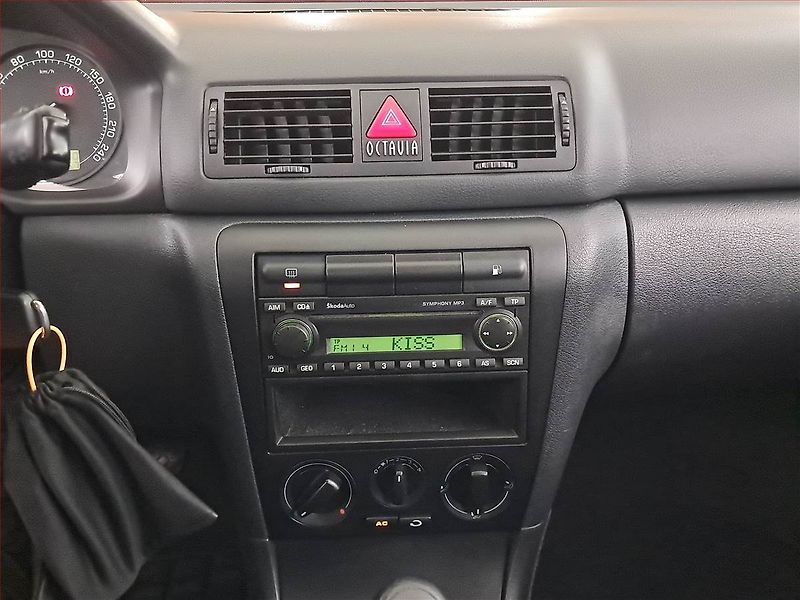 Škoda Octavia (2006) 1.6, nová STK, Klima - fotka 11 z 16