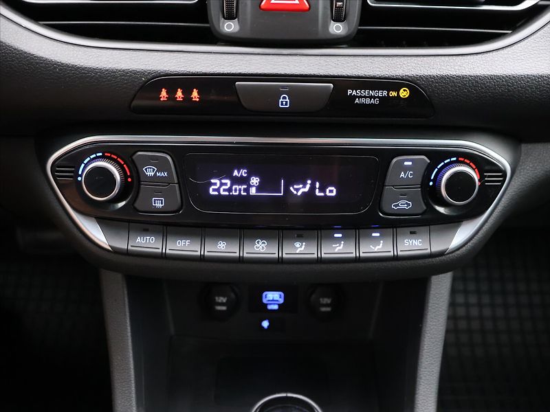 Hyundai i30 1.5 1.5 T-GDI Mild LED CZ - fotka 18 z 27