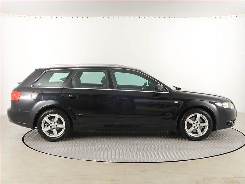 Audi A4 (2005) S-Line 2.0 TDI - fotka 6 z 15
