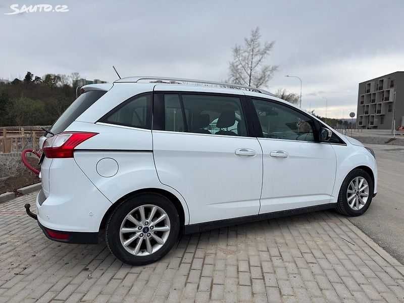 Ford Grand C-MAX 2.0TDCi 110kW kamera - fotka 10 z 28