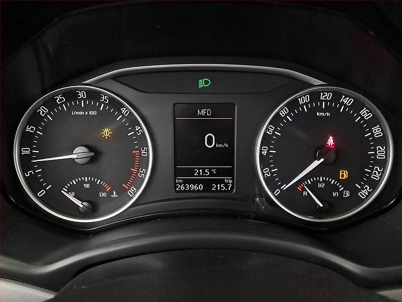 Škoda Octavia (2011) 1.6 TDI, Navi, Xenony - fotka 11 z 20
