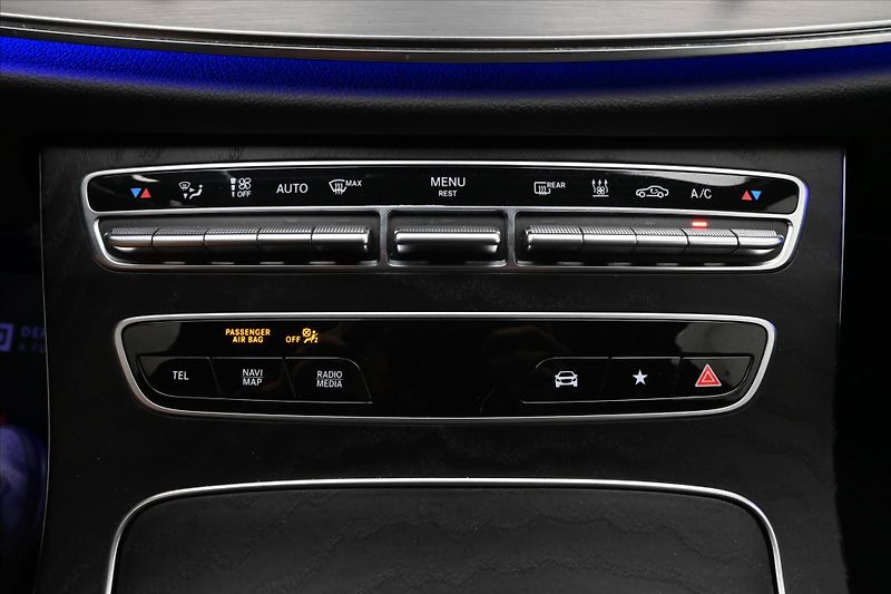 Mercedes-Benz Třídy E 2,0 300de 225kW 4Matic Záruka - fotka 20 z 30