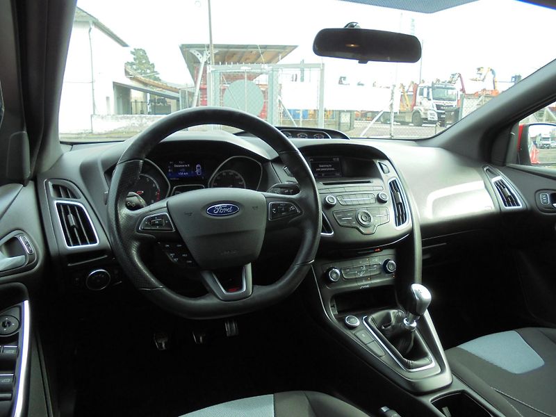 Ford Focus (2017) 2.0 ST- 188kW- 74000 km- KLIMA - fotka 8 z 11