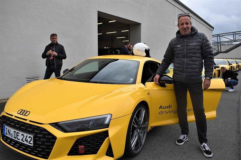 Audi R8 a e-tron GT připravené na jízdu na okruhu