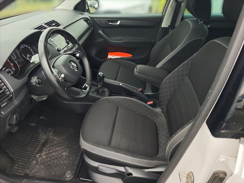 Škoda Fabia 1,0 TSI 70 Ambition - fotka 6 z 11