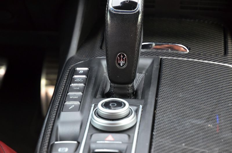 Maserati Levante (2018) 3.0 316kW SQ4 GranSport 106tkm - fotka 35 z 48
