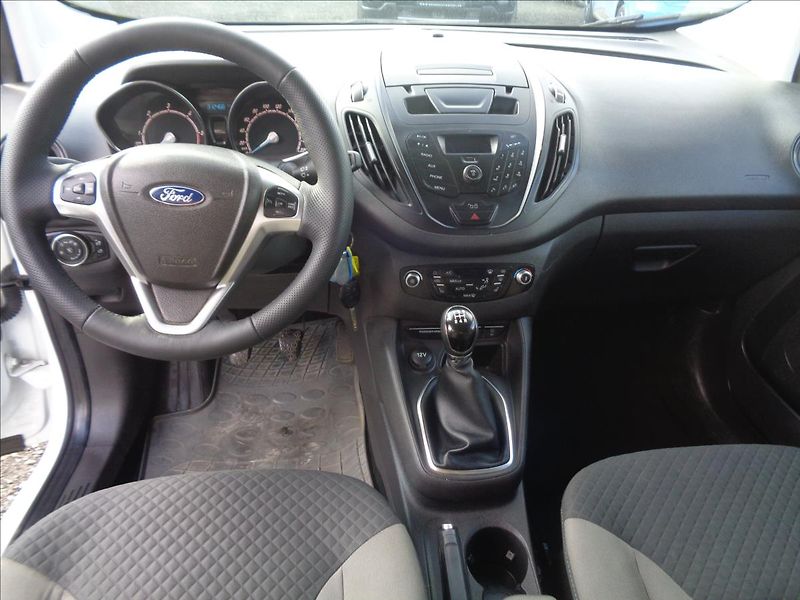 Ford Tourneo Courier 1,5 - fotka 15 z 17