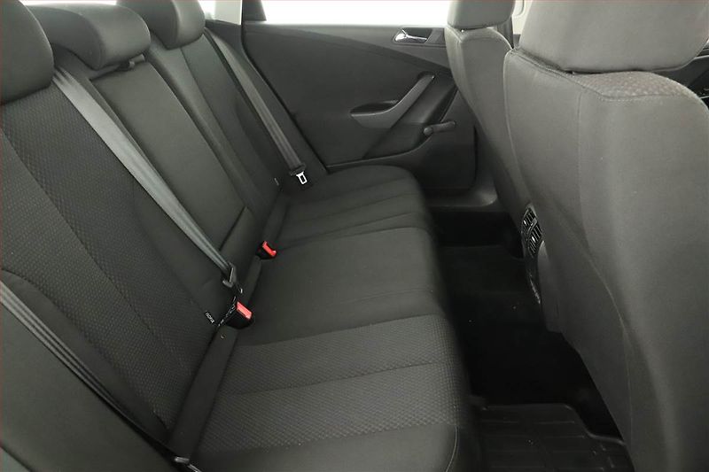 Volkswagen Passat (2007) 1.9 TDI, Tempomat - fotka 7 z 12