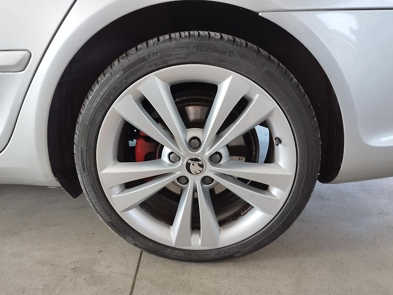 Škoda Octavia (2009) RS 2,0TDi 125 LED ALU SERVISKA - fotka 12 z 38