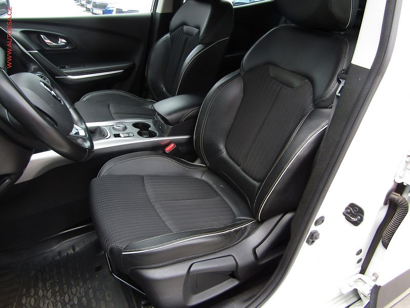 Renault Kadjar (2018) 1.6TDCi 4x4, LED, TZ, panor - fotka 9 z 19