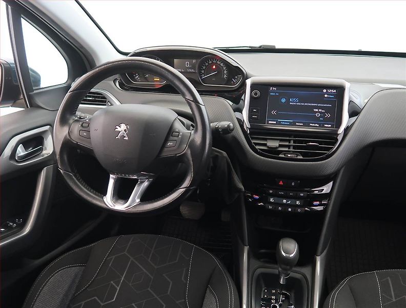 Peugeot 2008 (2017) 1.2 PureTech, Automat, ČR - fotka 7 z 21