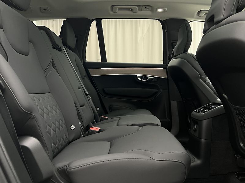 Volvo XC90 T8 RECH. PLUS DARK REZERVACE - fotka 20 z 49