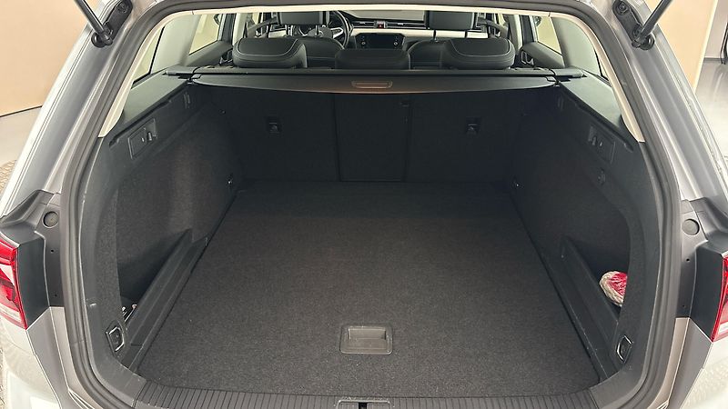 Volkswagen Passat 2.0 TDI DSG Elegance Variant - fotka 17 z 27
