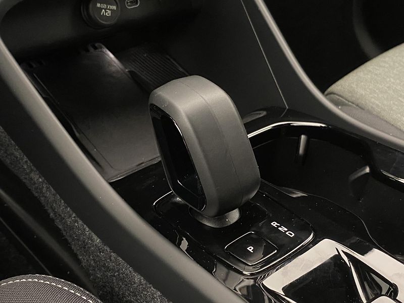 Volvo XC40 (2026) B3 AUT DARK PLUS - fotka 35 z 60