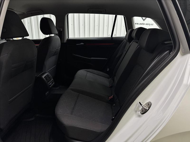 Volkswagen Golf 1.5TGI 96kW DSG ACC 2XKOLA DPH - fotka 32 z 41