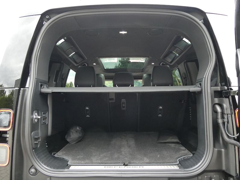 Land Rover Defender 110 4,4 OCTA P635 - fotka 40 z 48