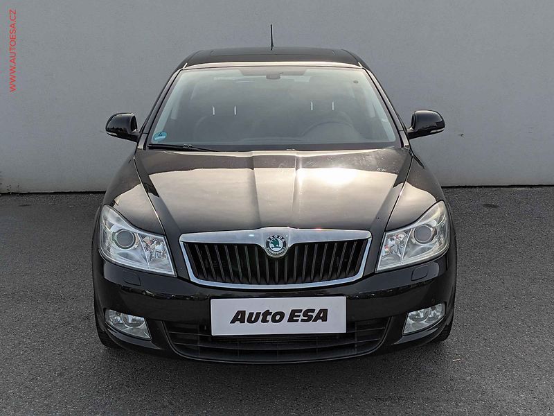 Škoda Octavia (2011) 1.4TSi, 1.maj, Elegance, DSG - fotka 2 z 14