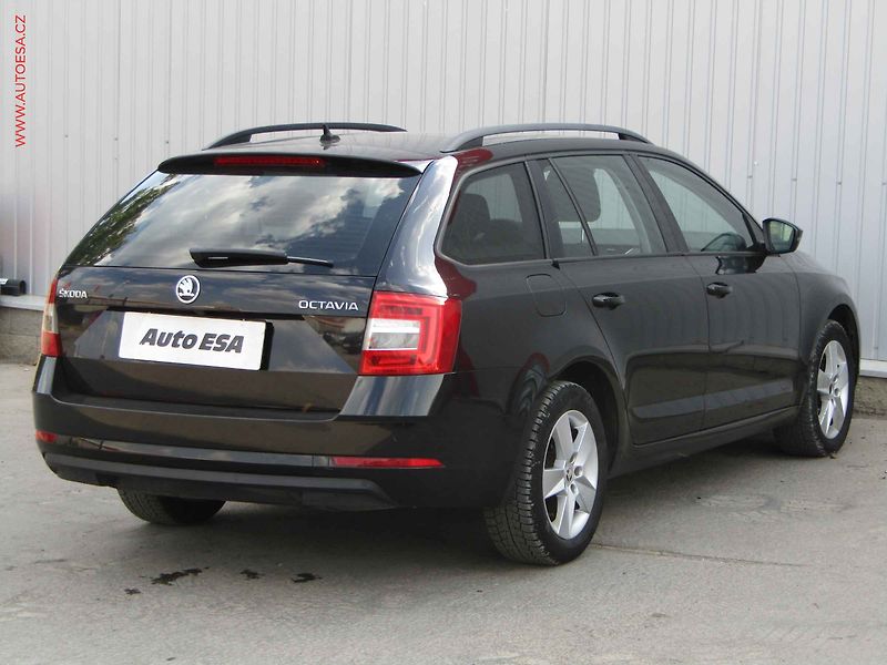 Škoda Octavia (2017) 1.6 TDi, Ambiente, DSG, panor - fotka 4 z 21