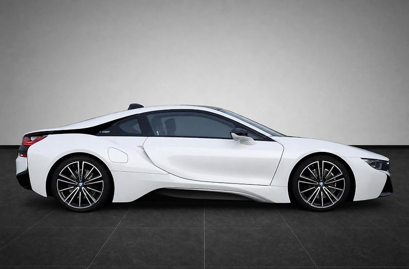 BMW i8 Coupe, Facelift, Lasery - fotka 6 z 28