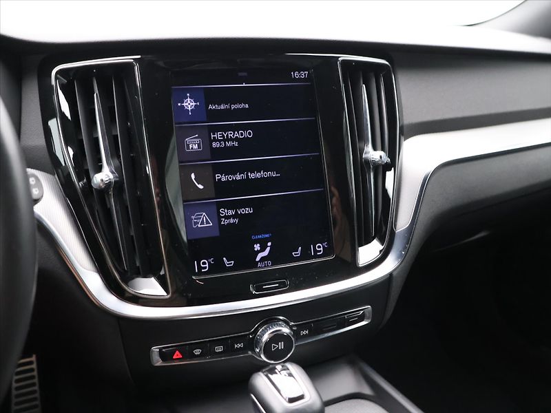 Volvo V60 2,0 T5 184kW Drive-E R-Design - fotka 22 z 34