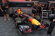 Detailní pohledy na monopost RB7 v Praze