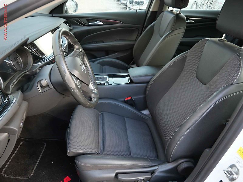 Opel Insignia (2019) 2.0 CDTi, Ultimate, AT, LED - fotka 9 z 26