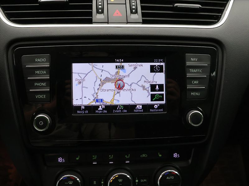 Škoda Octavia 1,6 TDI EleganceTažné CZ - fotka 17 z 26
