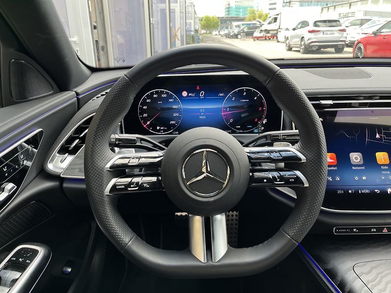 Mercedes-Benz Třídy E Třída E 220 d 4MATIC AMG Line - fotka 11 z 18