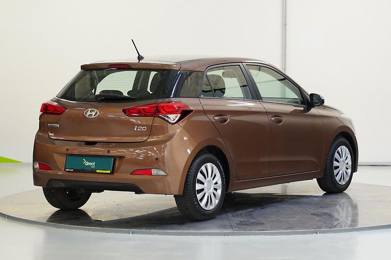 Hyundai i20 - fotka 2 z 24