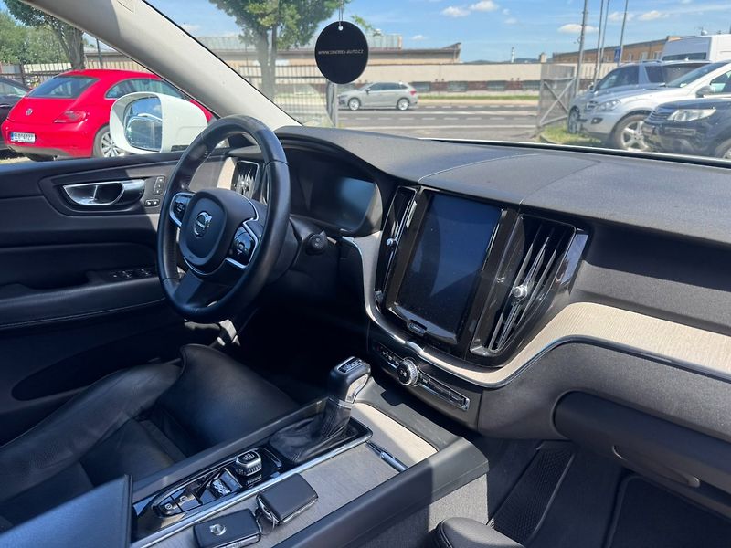 Volvo XC60 (2017) 2,0D 177KW POLESTAR BEZ AD BLU - fotka 41 z 49